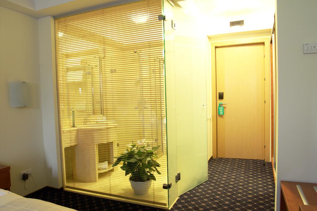Marshal Hotel Bucarest Habitación foto