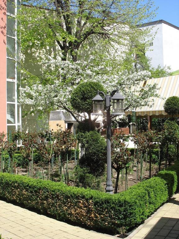 Marshal Hotel Bucarest Exterior foto